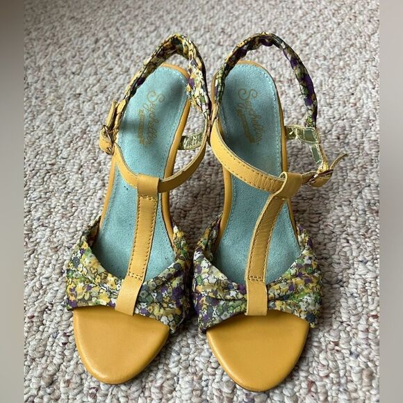Anthropologie | Seychelles vintage style heels with botanical silk | size 6 - Picture 3 of 7
